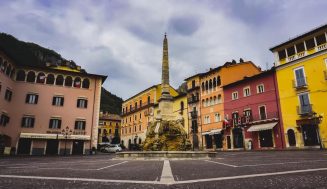 News from Abruzzo: economic decline, orange zone and Juan Carrito update